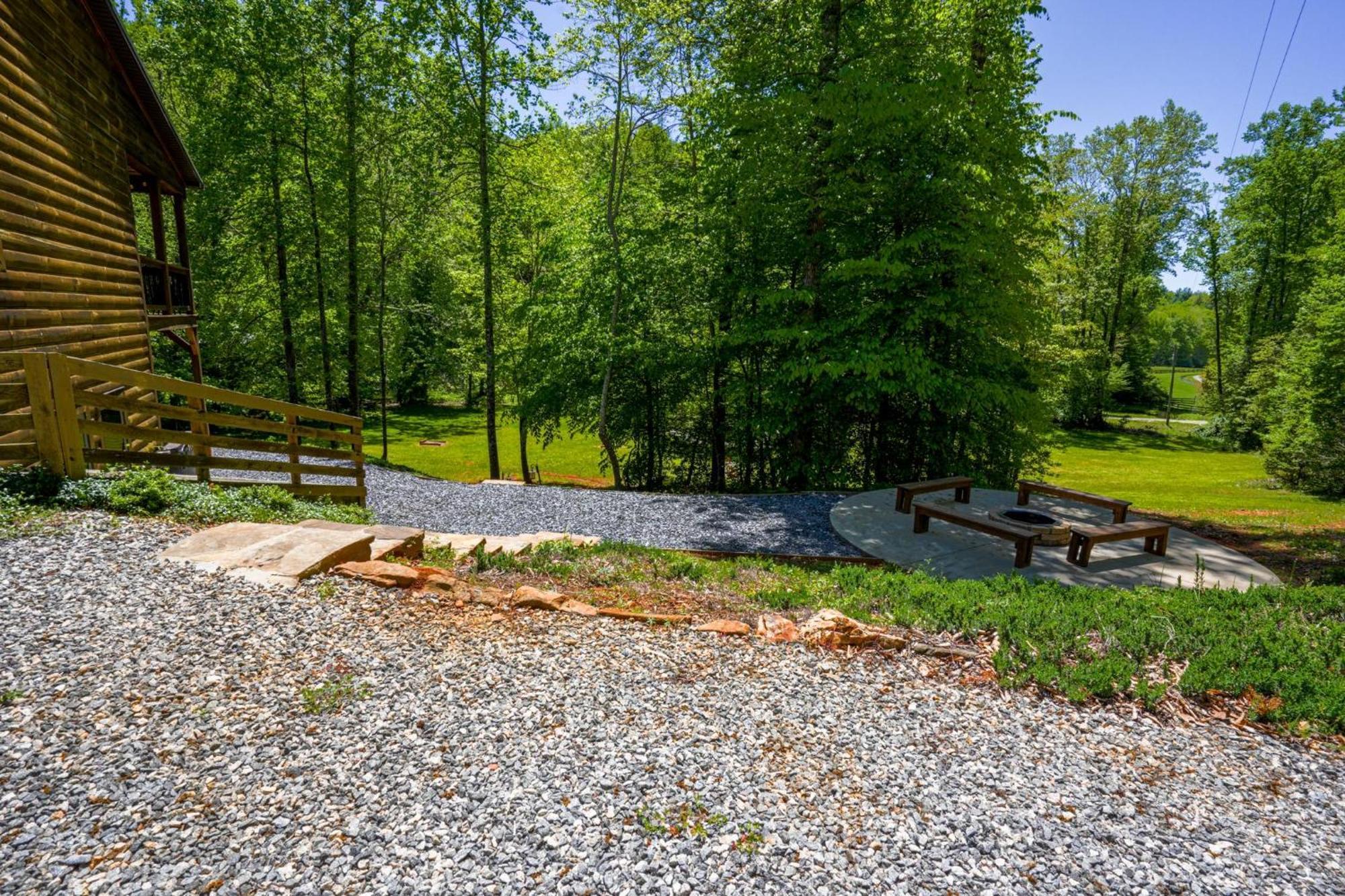 New Listing! Wine Country Retreat - 2 Bed, Hot Tub Villa Dahlonega Ngoại thất bức ảnh