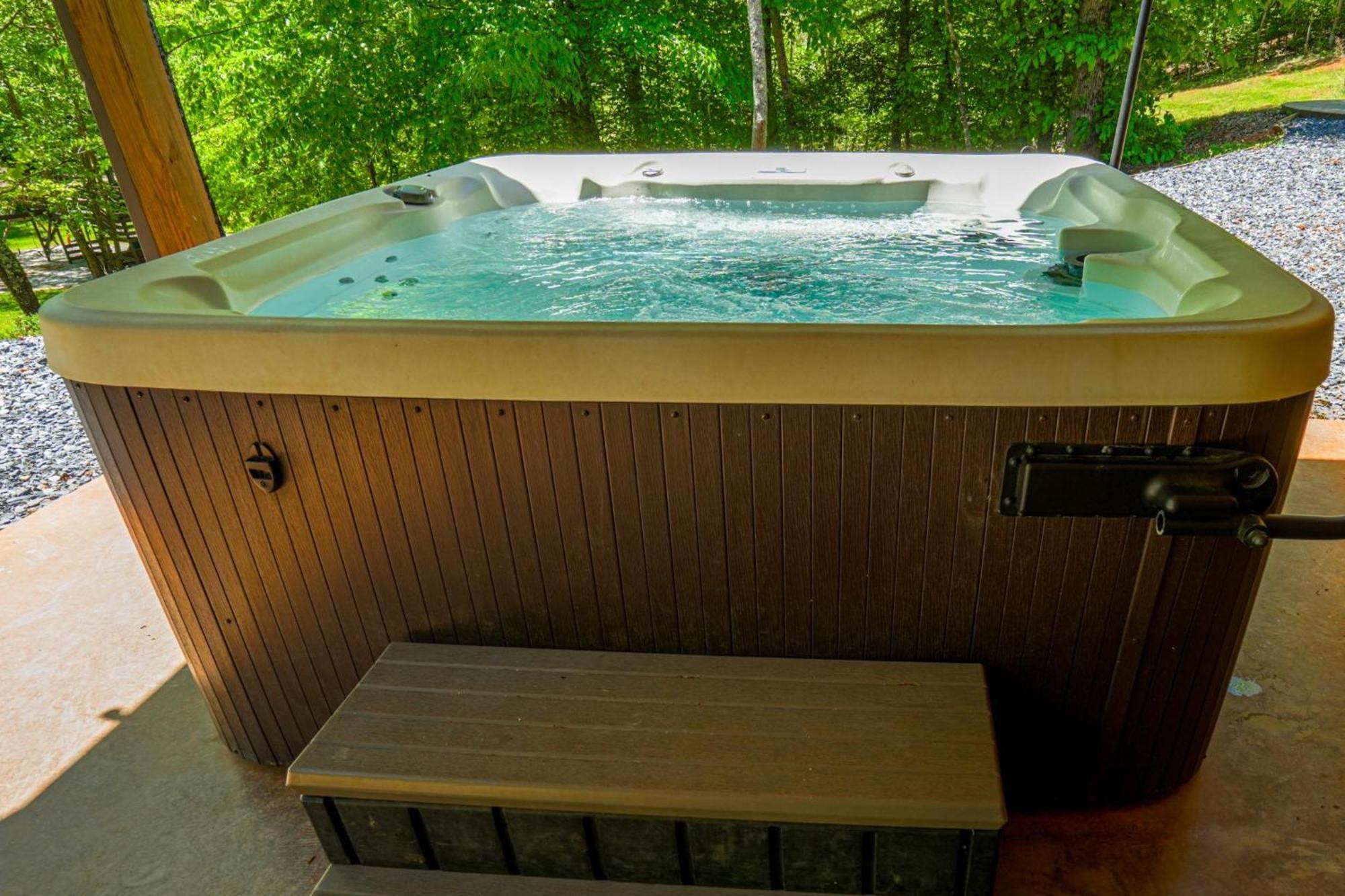 New Listing! Wine Country Retreat - 2 Bed, Hot Tub Villa Dahlonega Ngoại thất bức ảnh