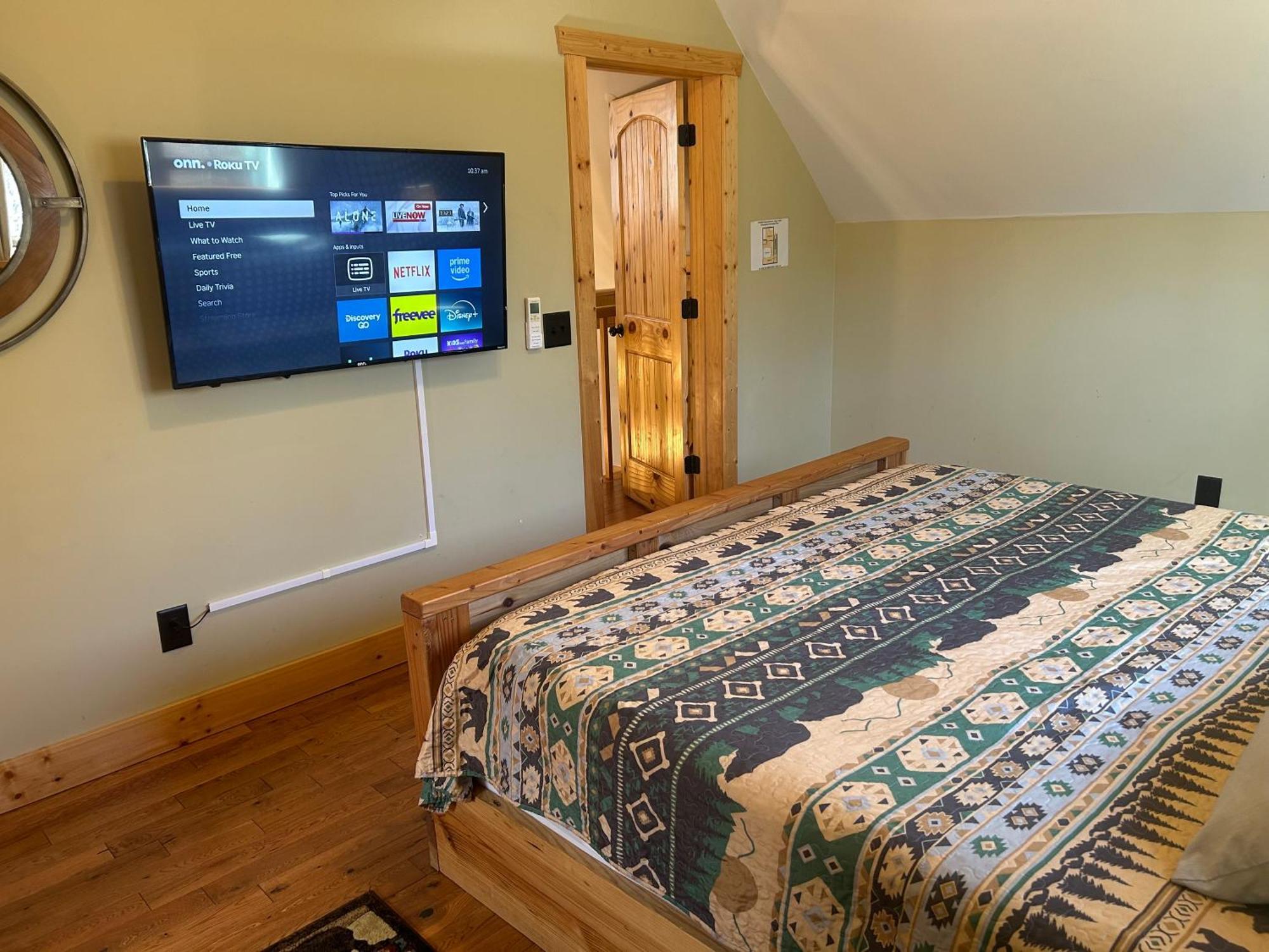New Listing! Wine Country Retreat - 2 Bed, Hot Tub Villa Dahlonega Ngoại thất bức ảnh